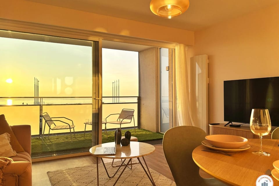 TV and multimedia, View (from property/room), Balcony/Terrace, Living room, Dining area