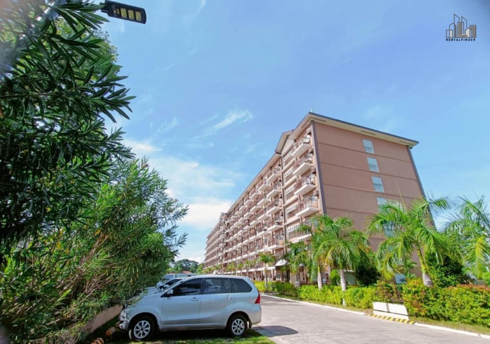 Property building, Spring, Day, Neighbourhood, Street view, Location, Parking