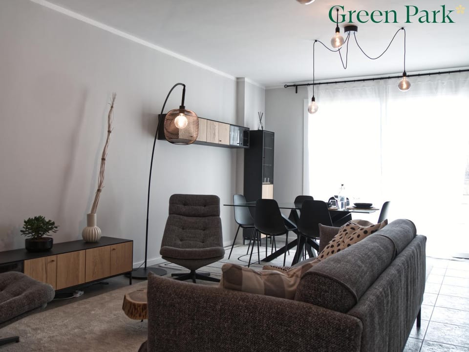 Seating area, Internal: Not applicable to any particular room