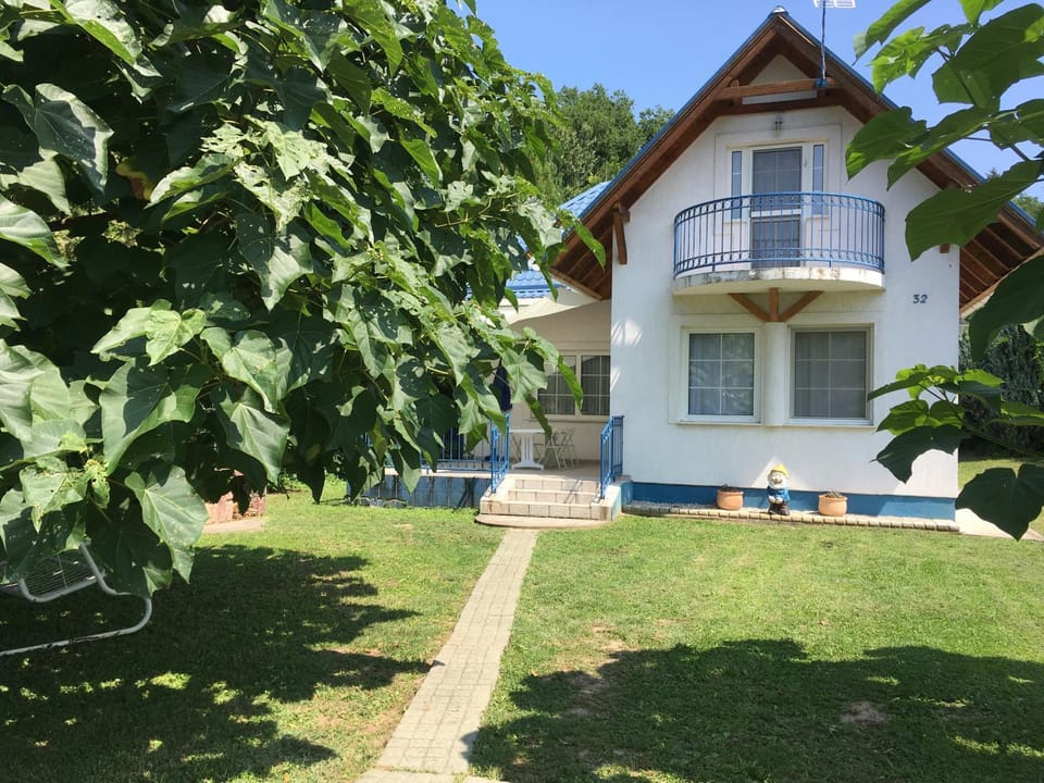 Facade/entrance, Garden
