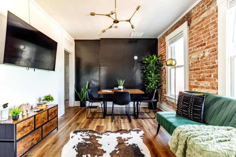 Communal lounge/ TV room, TV and multimedia, Living room, Dining area