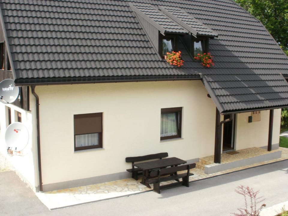 Facade/entrance, Off site