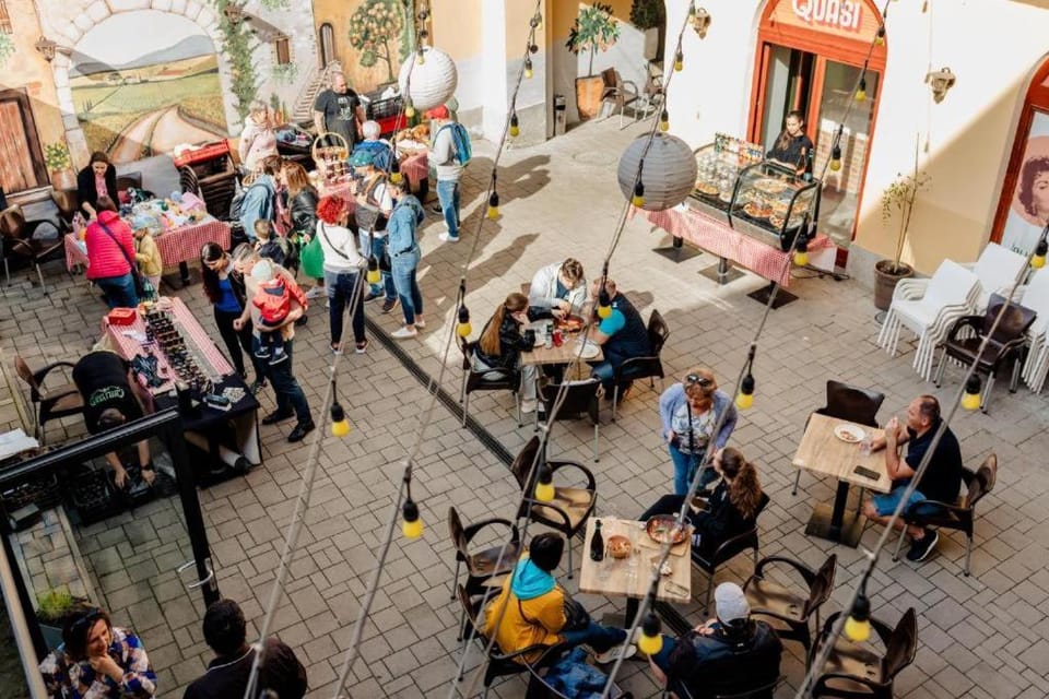 Property building, Restaurant/places to eat, Restaurant/places to eat, Lounge or bar, Evening entertainment, Evening entertainment, Guests, group of guests