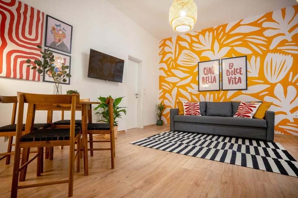 TV and multimedia, Photo of the whole room, Seating area, Family