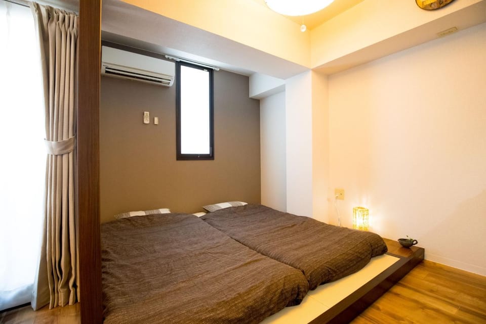 240m to Nankai Namba丨300m to Namba Metro丨Rakui A Apartment in Osaka