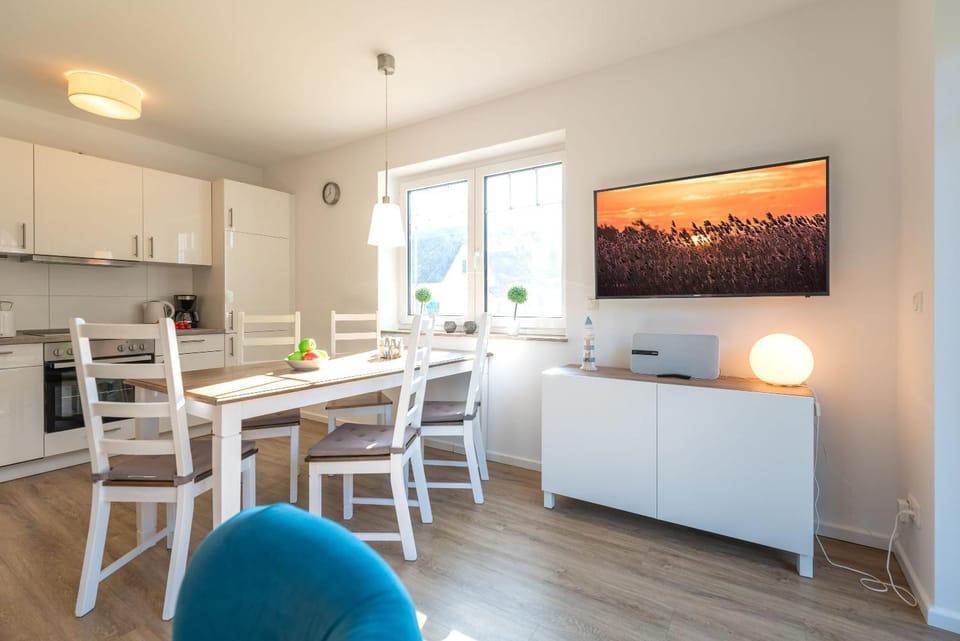 Dining area, pet friendly