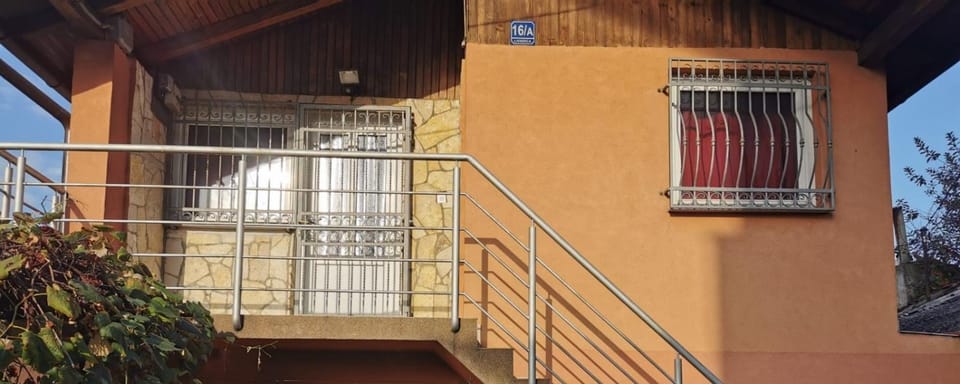 Property building, Facade/entrance, Balcony/Terrace