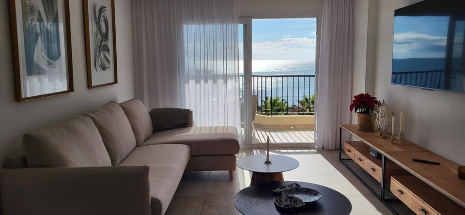 Communal lounge/ TV room, Natural landscape, TV and multimedia, View (from property/room), Living room, Sea view