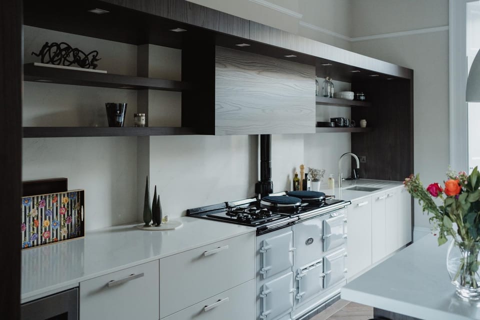 Kitchen or kitchenette, Dining area, dishwasher, minibar, oven, stove