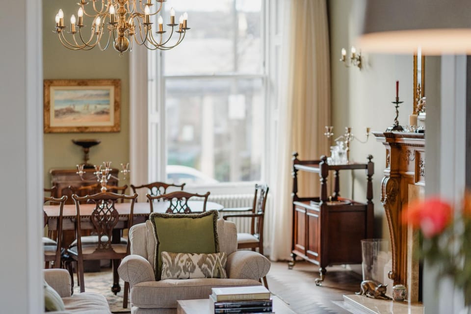 Living room, Seating area, Dining area