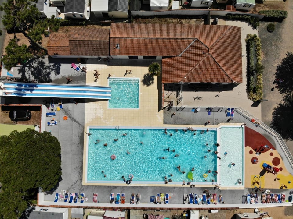 Bird's eye view, Swimming pool