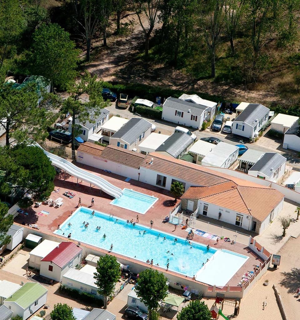 Bird's eye view, Swimming pool