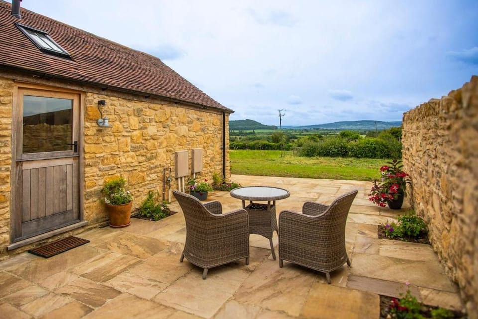 The Cart Shed - romantic hideaway with a view! House in Wychavon District