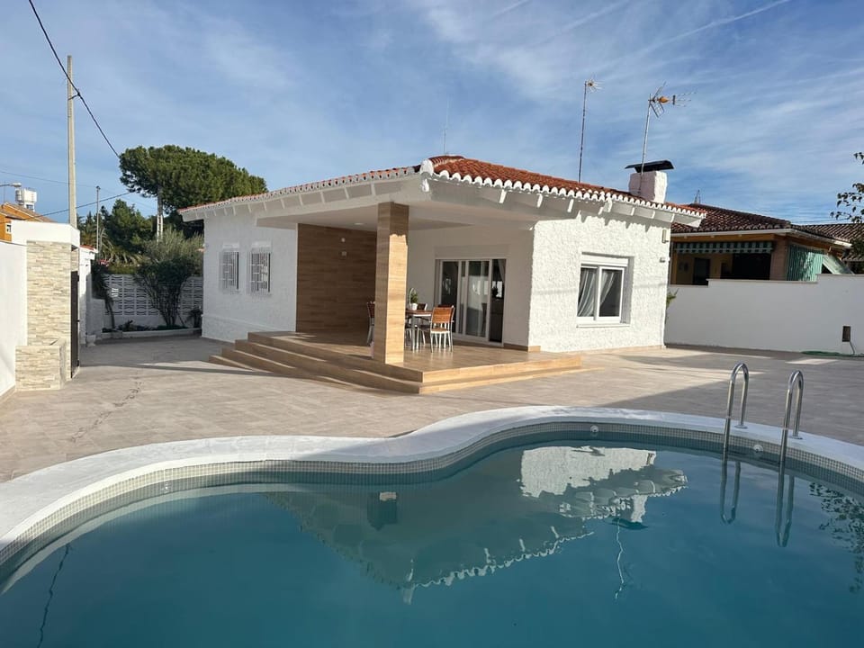 Property building, Pool view