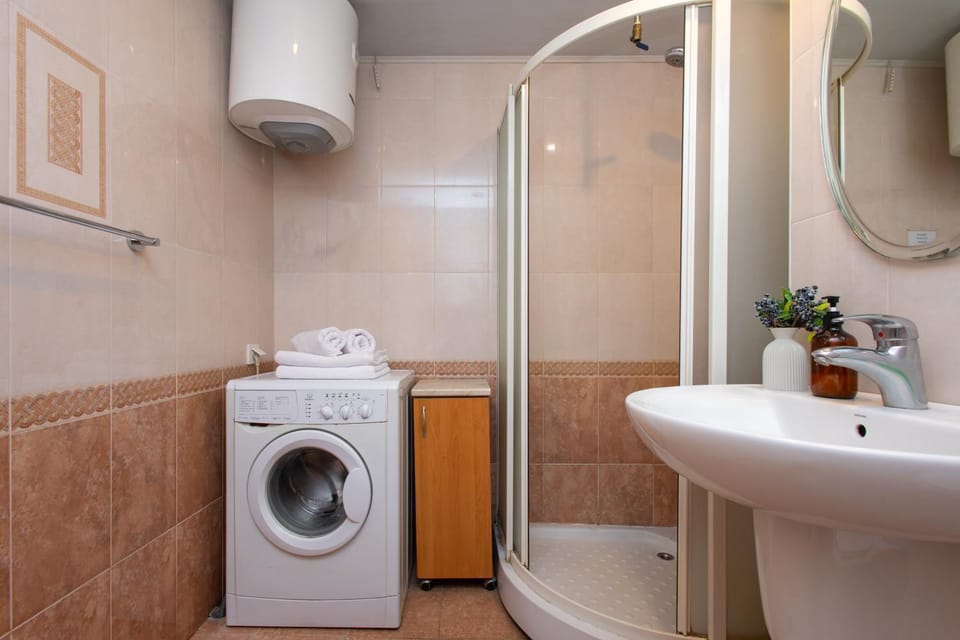 Shower, Bathroom, washing machine