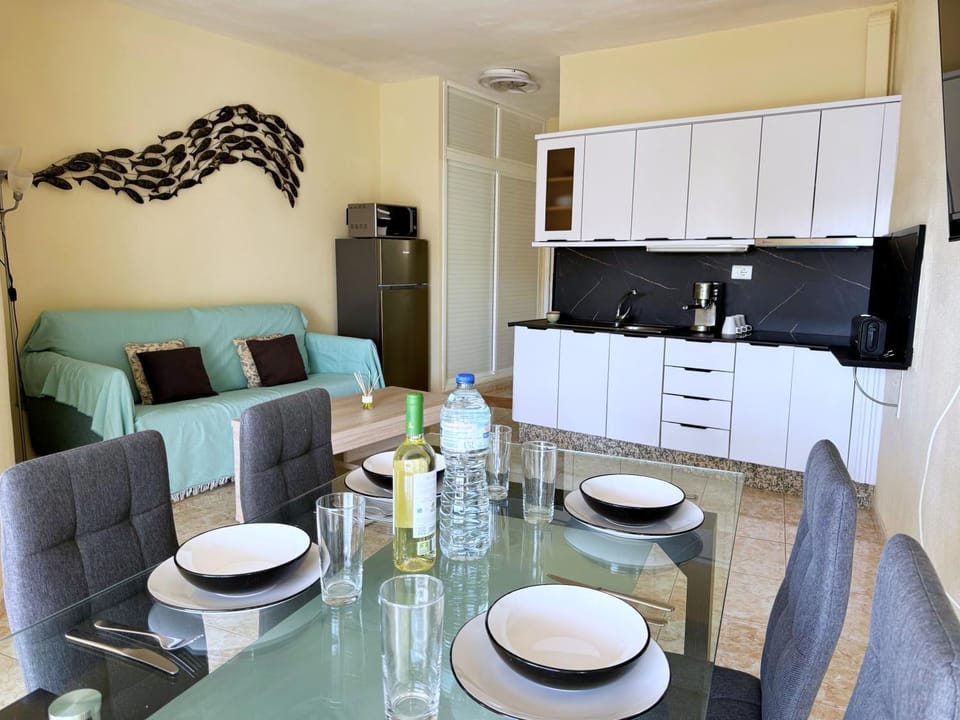 Kitchen or kitchenette, Living room, Seating area