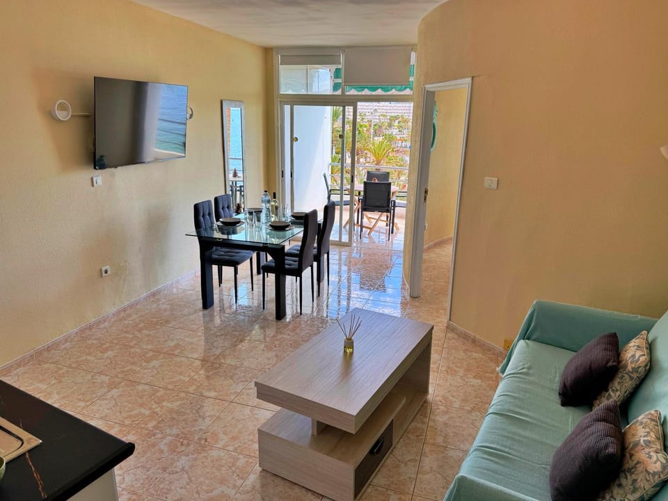 TV and multimedia, Living room, Dining area