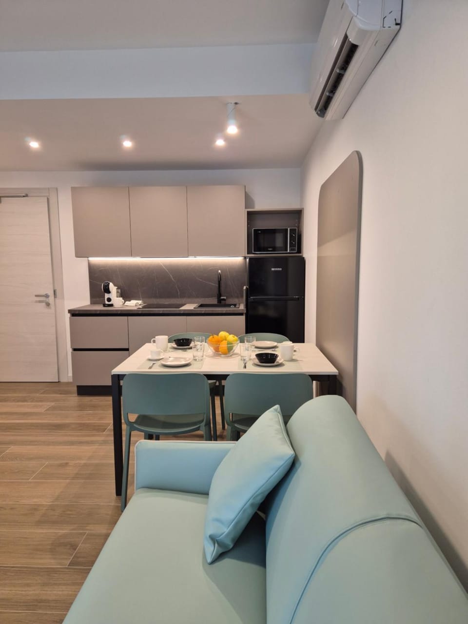 Kitchen or kitchenette, Living room