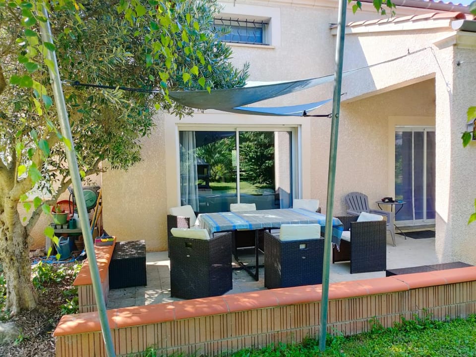 Patio, Dining area, Breakfast