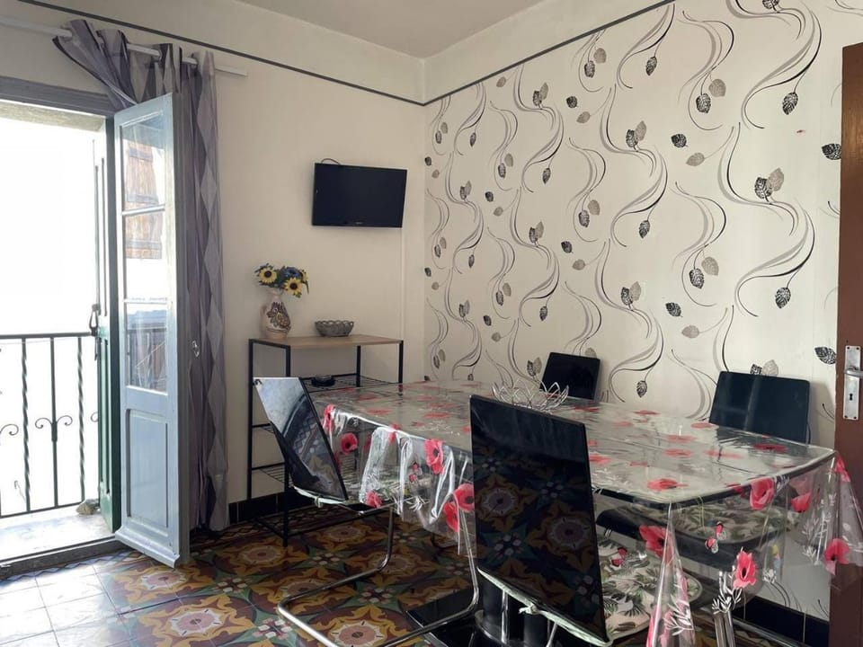 TV and multimedia, Dining area