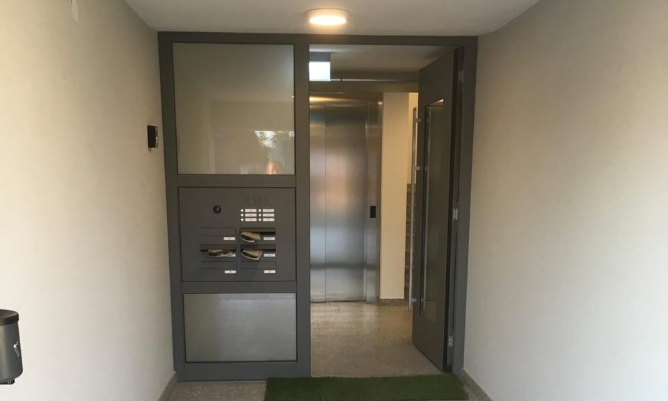 Facade/entrance, elevator