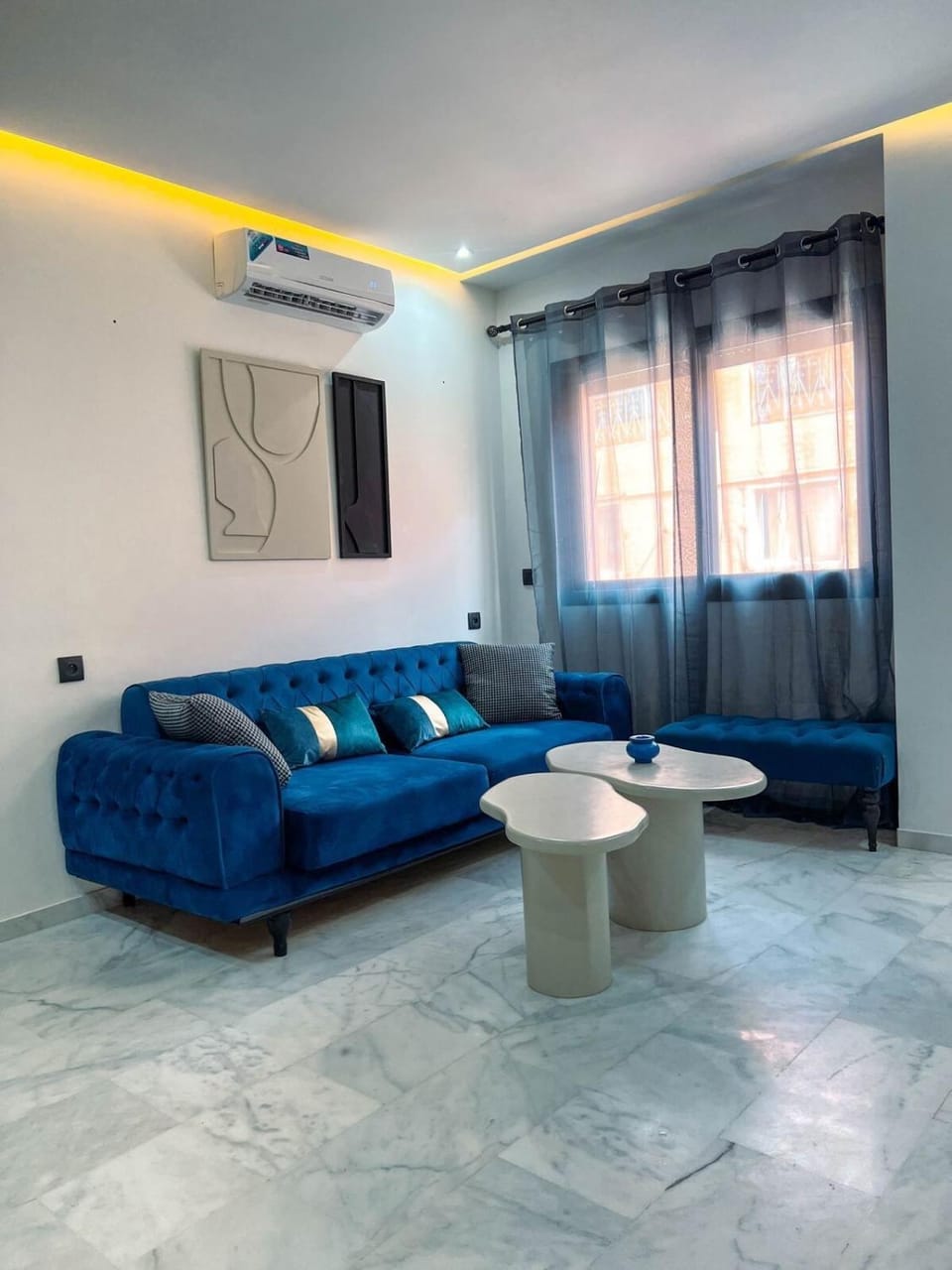 Living room, Seating area, air conditioner