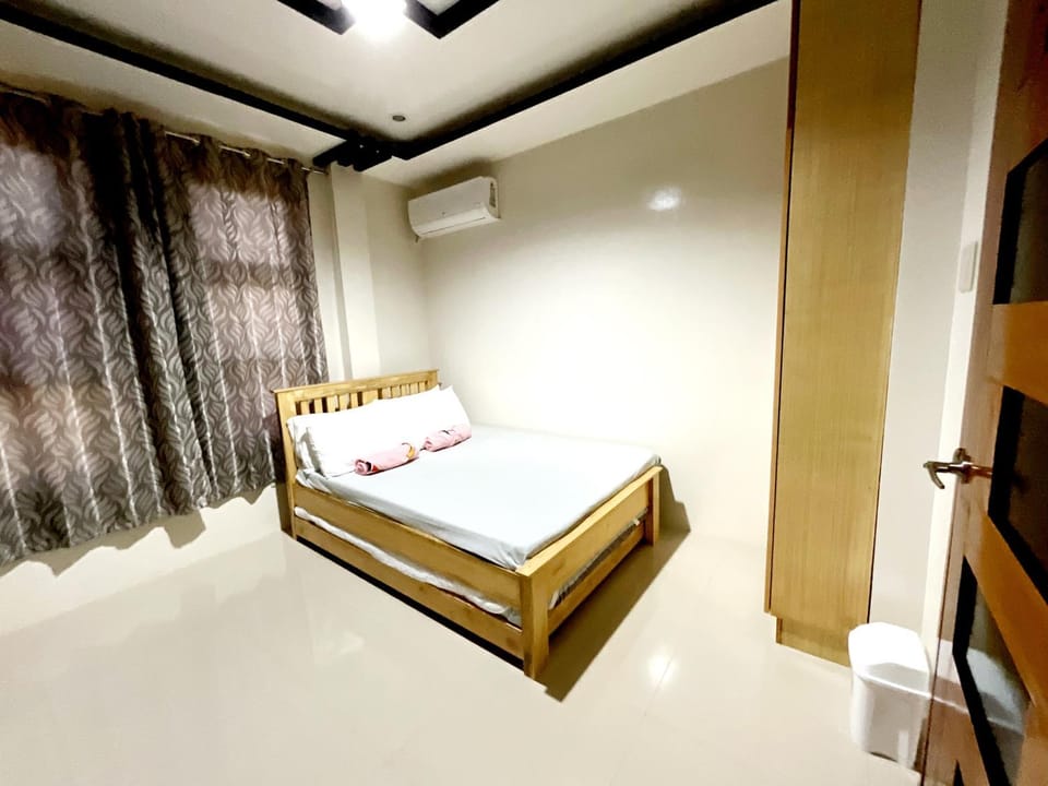 Bed, Photo of the whole room, Bedroom, towels, air conditioner