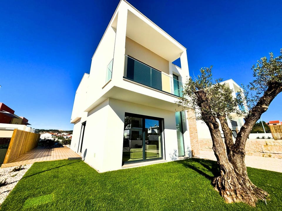 Property building, Facade/entrance, Off site