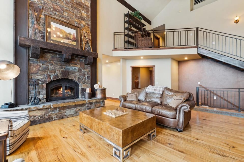 Bear Grass Manor House in Whitefish