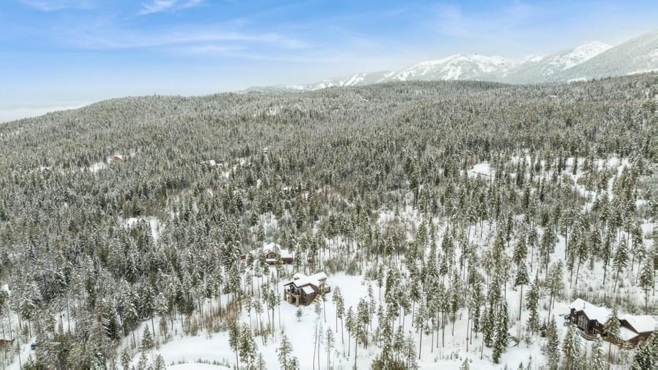 Bear Grass Manor House in Whitefish