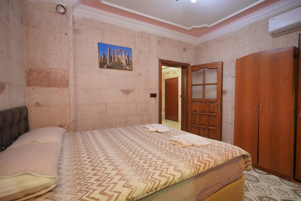 Bed, Bedroom, wardrobe, air conditioner