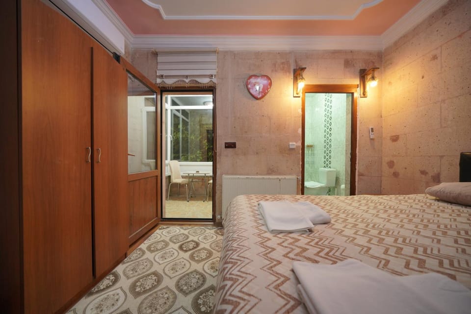 Bed, Photo of the whole room, Bedroom, wardrobe, air conditioner