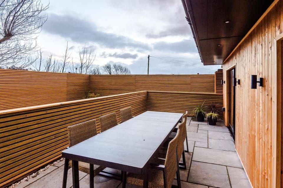 Elegant 2-Bedroom Apartment with Luxury Patio Area Apartment in Llandudno