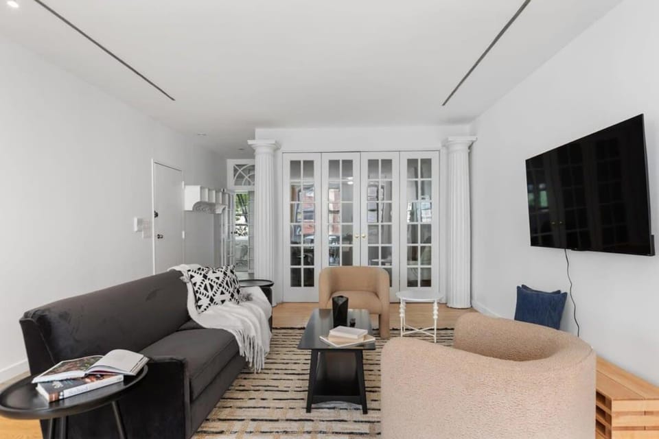 Chelsea Canvas III by Rove Travel Charming 2BR Gem Apartment in West Village
