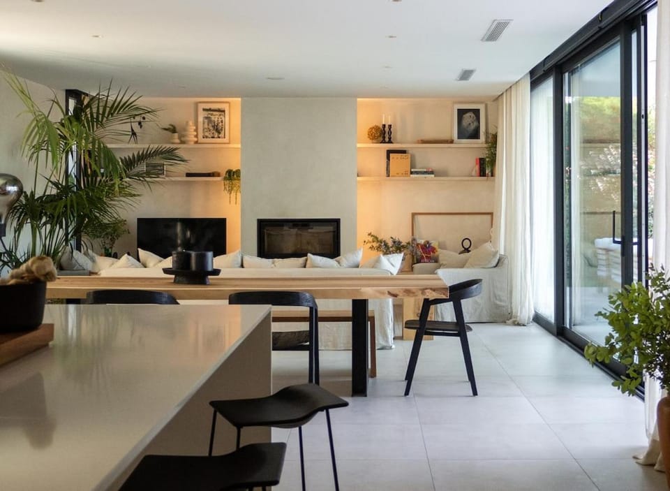 Living room, Dining area