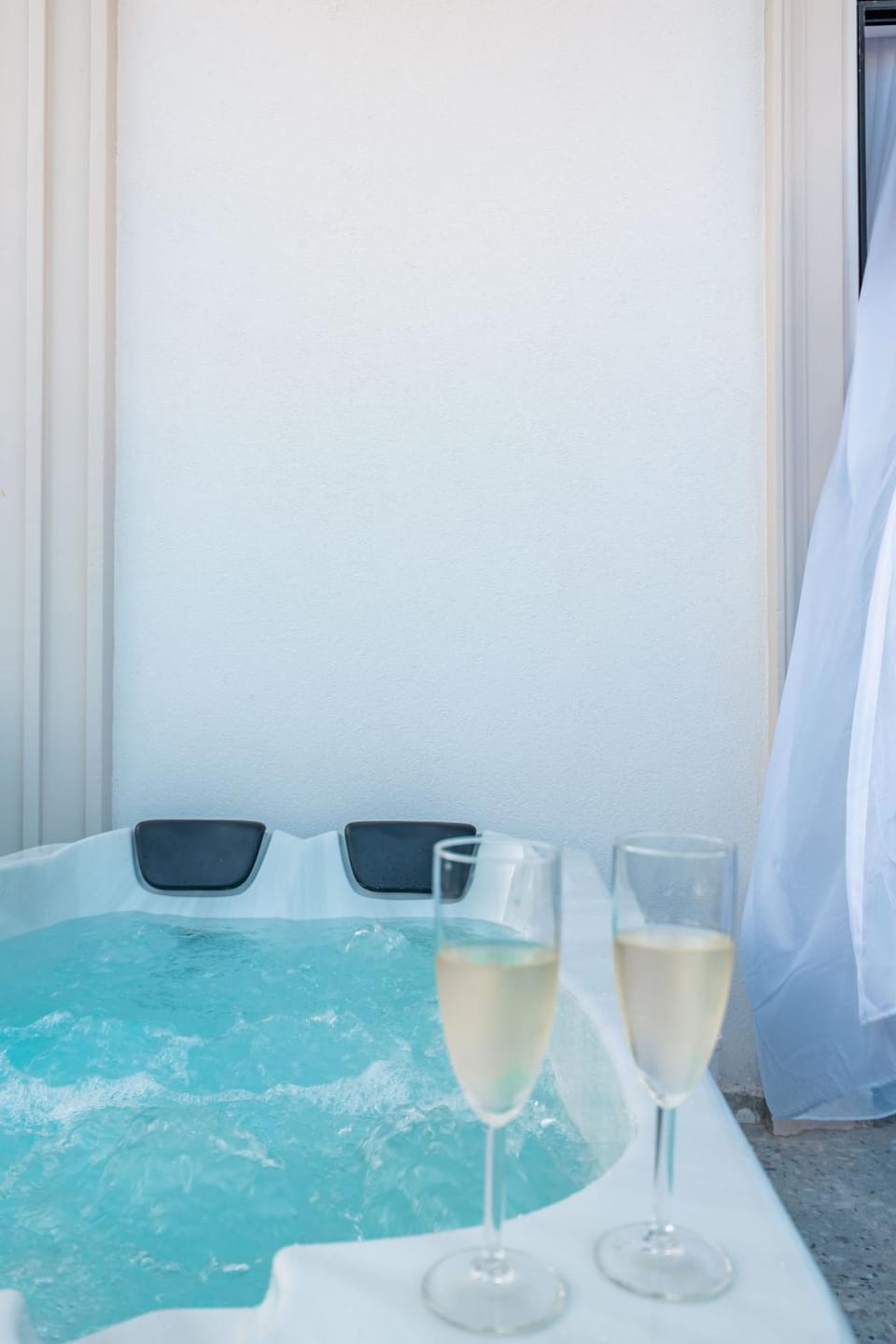 Natural landscape, Hot Tub, Food and drinks, Drinks