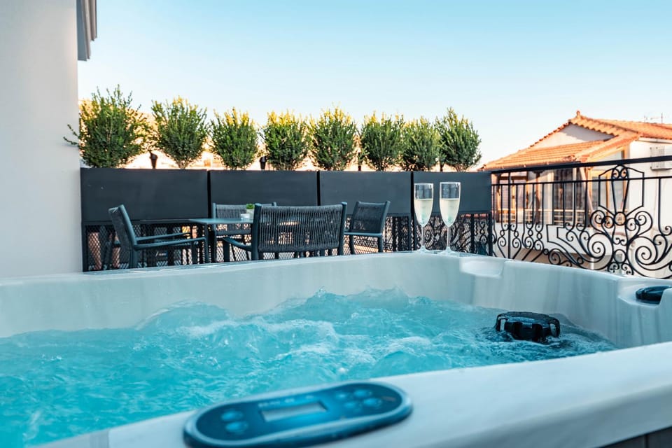 Swimming pool, sunbed