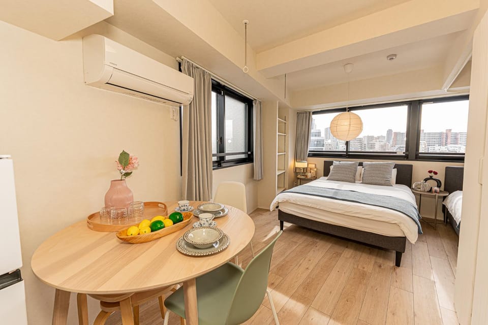 Bed, Dining area