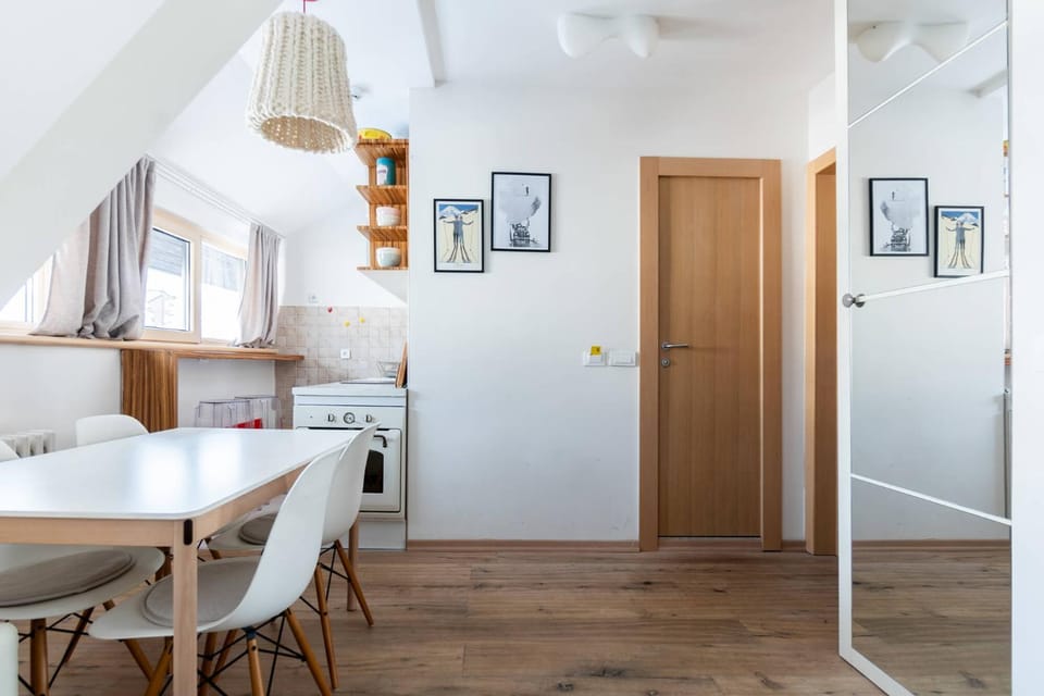 Kitchen or kitchenette, Dining area, wardrobe