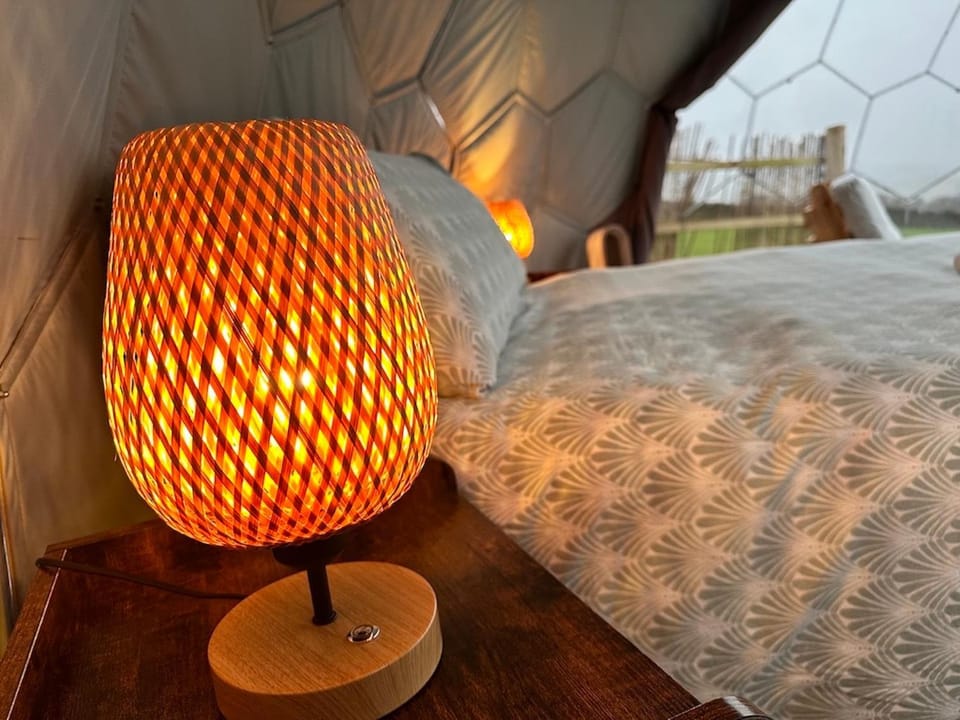 Deerstone Glamping-Weets Hill dome with Hot tub Luxury tent in Pendle District