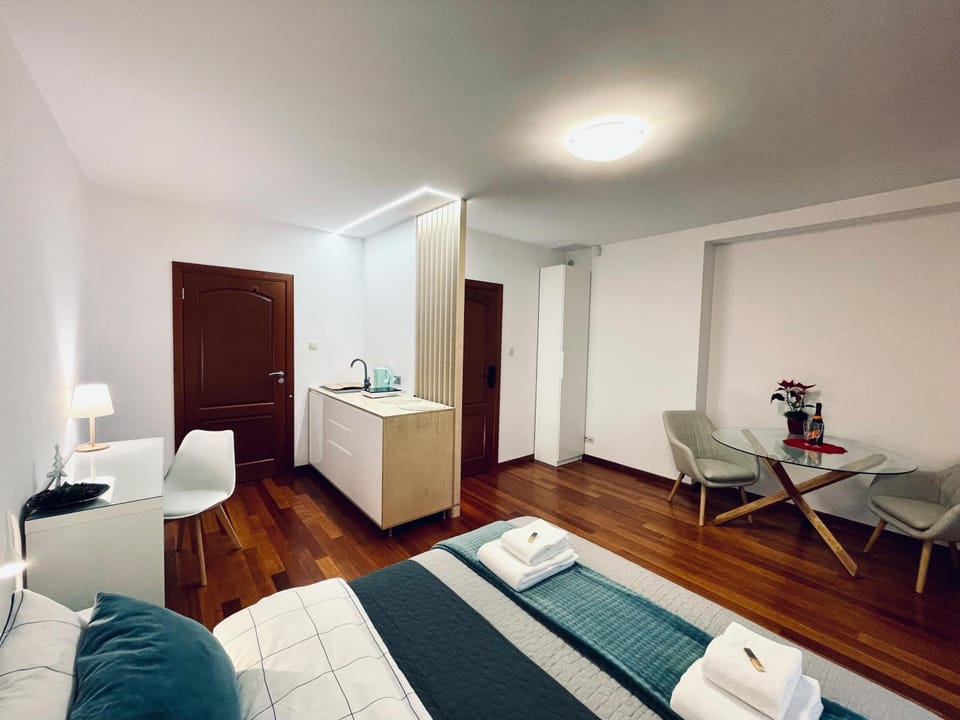 Kitchen or kitchenette, Dining area, towels, wardrobe