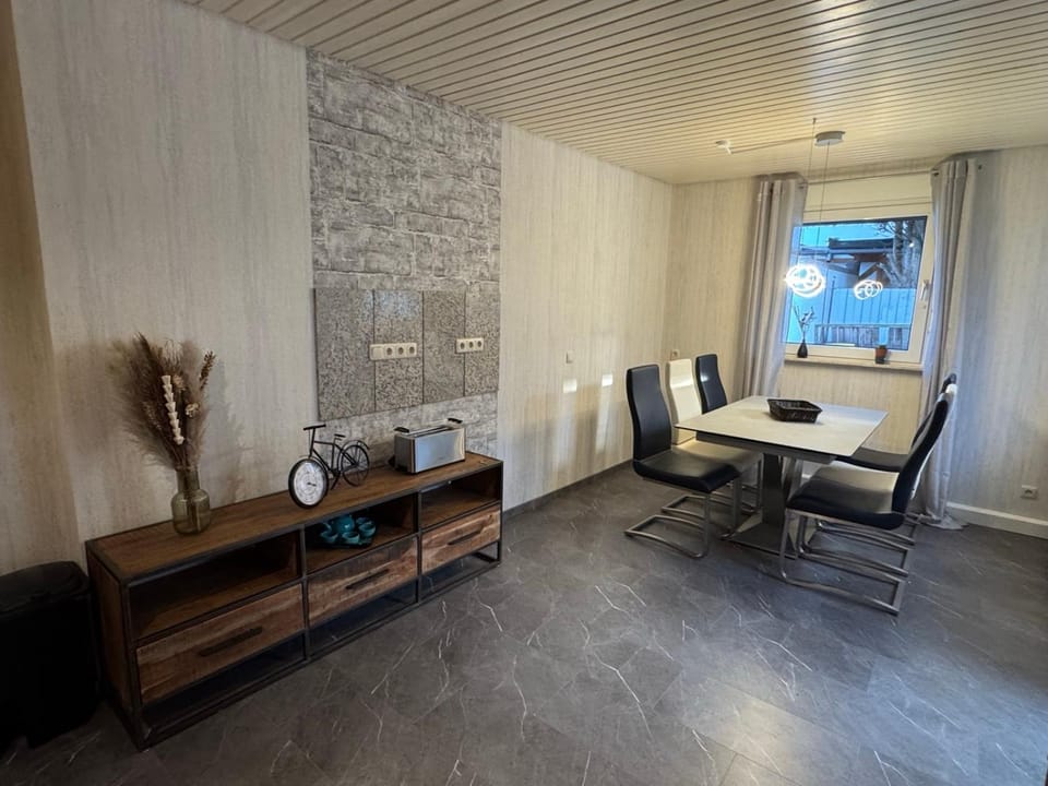Dining area, kitchen