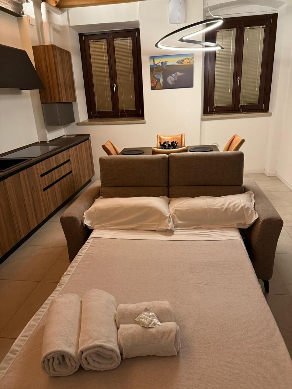 Bed, Kitchen or kitchenette, Living room, Photo of the whole room, Seating area, Bedroom, towels