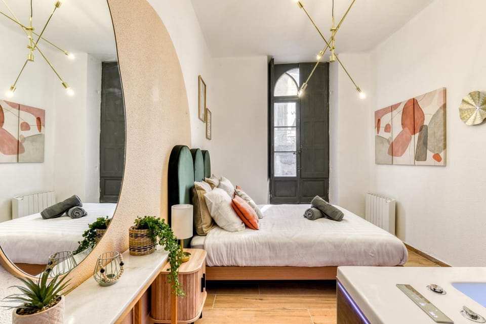 Bed, Photo of the whole room