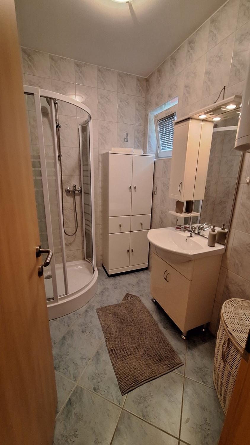 Shower, Bathroom, wardrobe