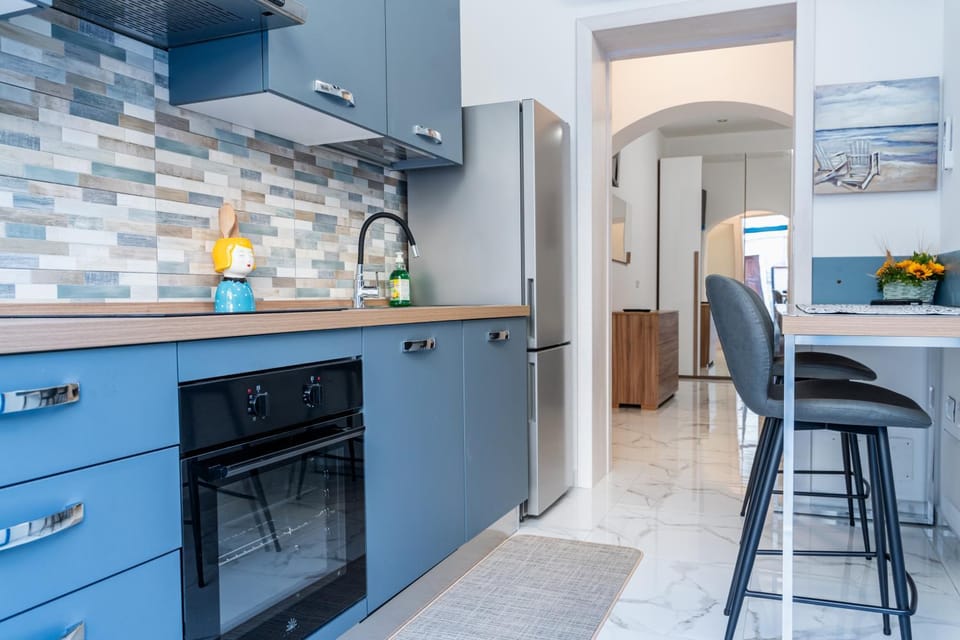 Dining area, kitchen
