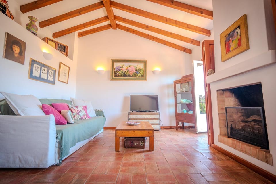 TV and multimedia, Living room, Seating area, fireplace