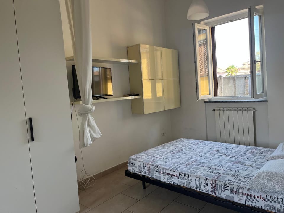 Bed, TV and multimedia, Bedroom, wardrobe