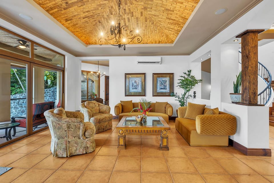 Ocean Front Palacio Tropical Villa in Cobano