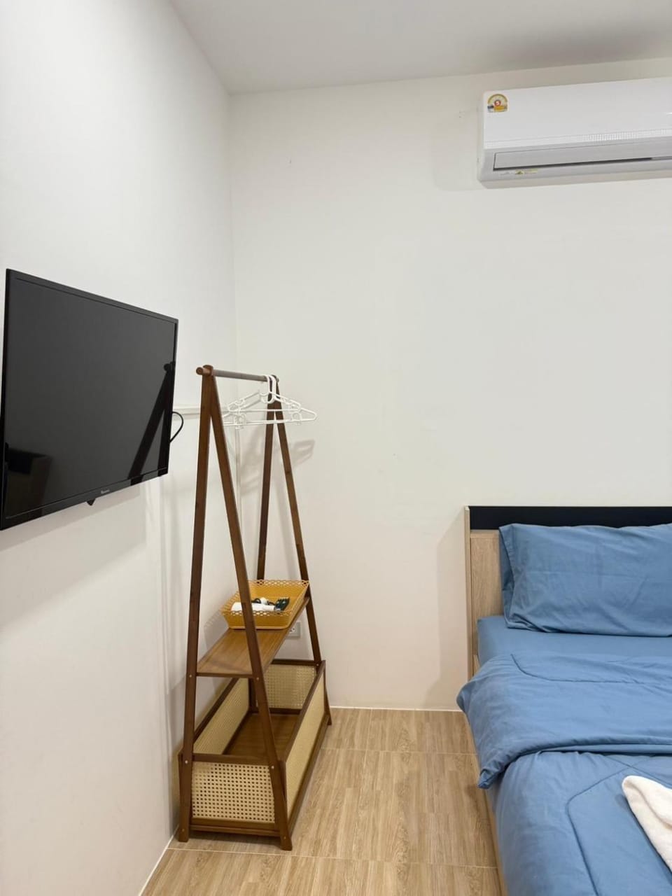 Bed, TV and multimedia, Bedroom, air conditioner